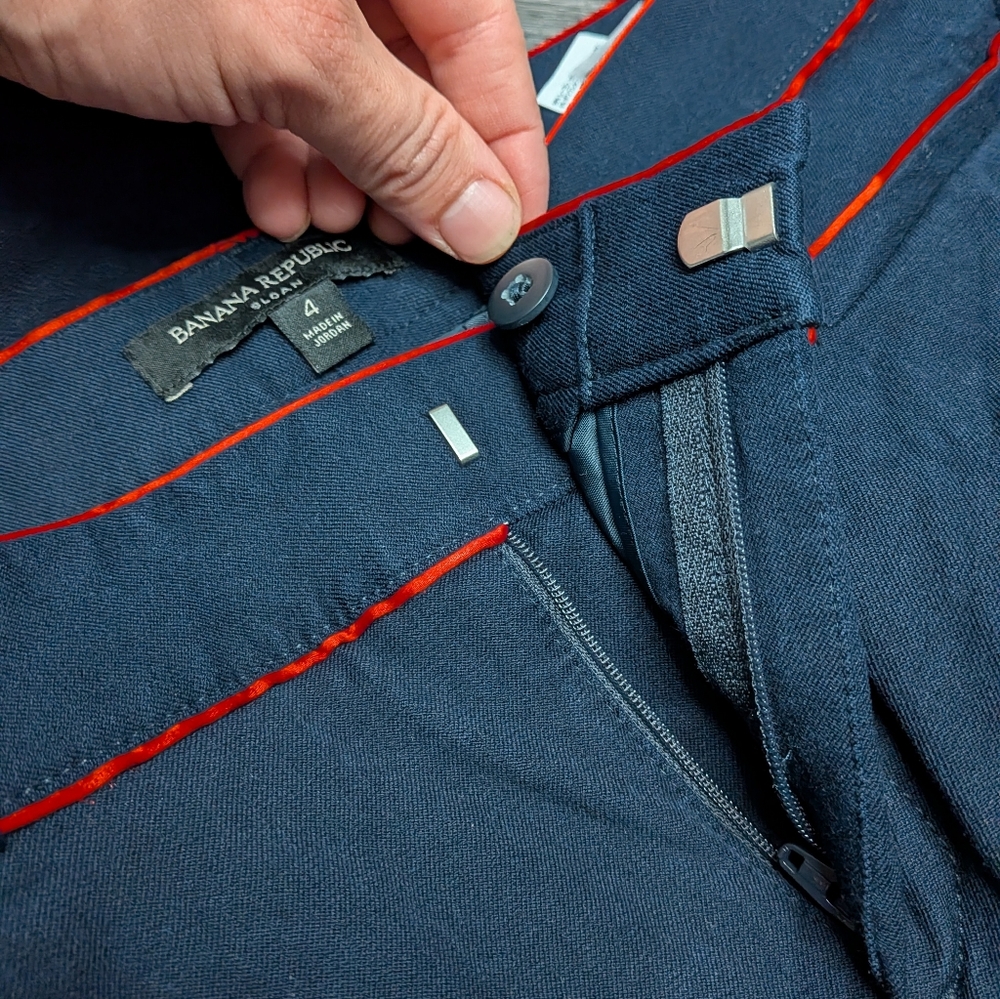 Banana Republic dark blue w/ red piping Sloan in size 4